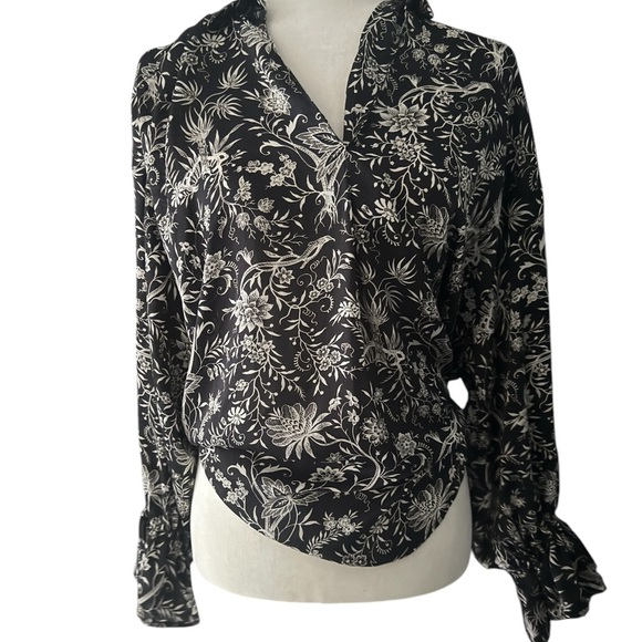 Floral Black and White Women's Top - Picture 1 of 4